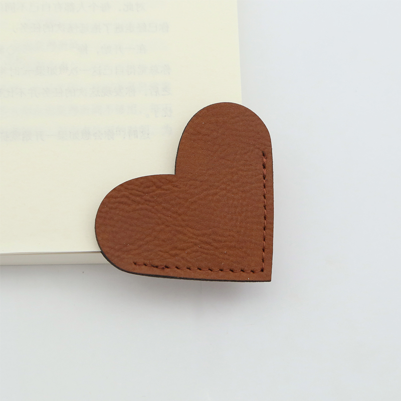 Segnalibro a forma di cuore in similpelle laserabile