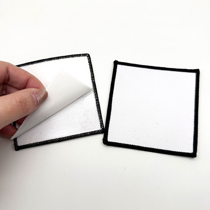Toppa Merrow in tessuto sublimatico quadrato 7,6 x 7,6 cm con adesivo Toppa Merrow in tessuto sublimatico quadrato 7,6 x 7,6 cm con adesivo
