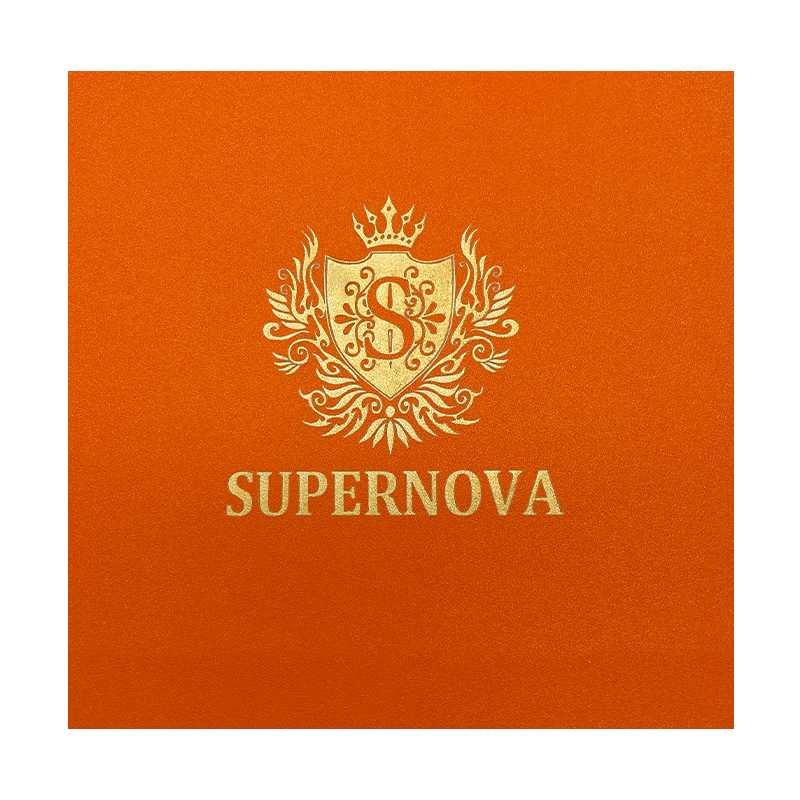 Confezione regalo in carta kraft dorata incisa al laser