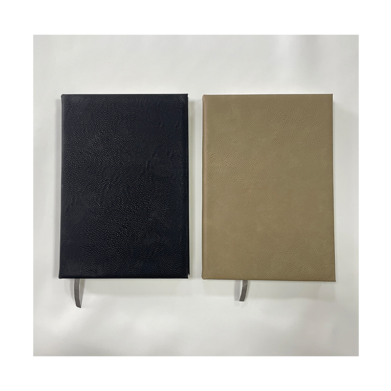 Diari in similpelle 7' x 9 3/4'.
