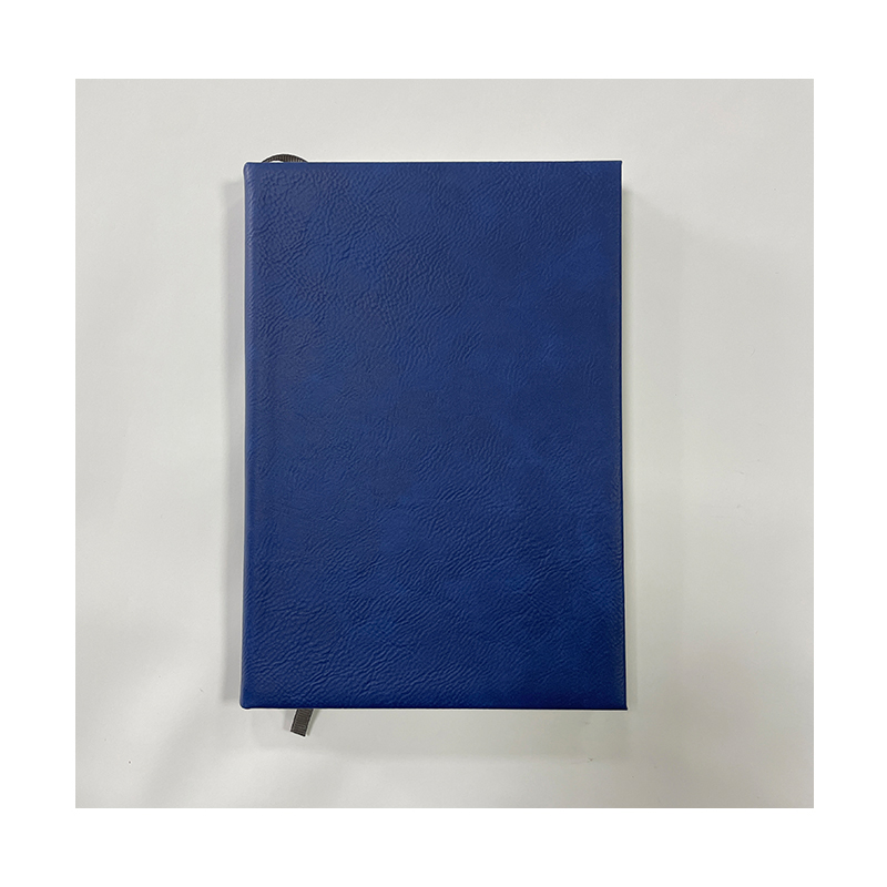 Diari in similpelle 7' x 9 3/4'.