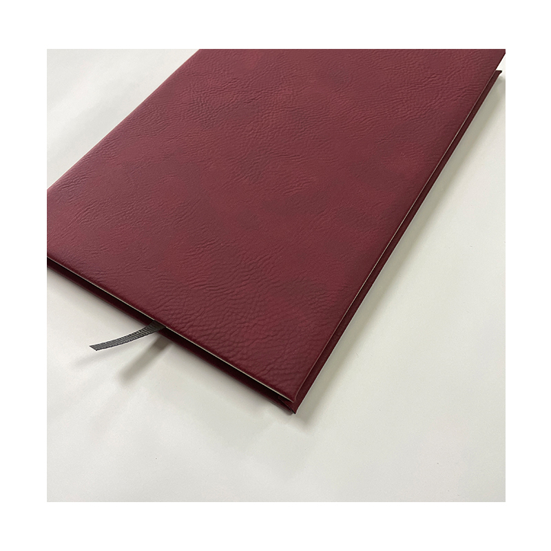 Diari in similpelle 7' x 9 3/4'.