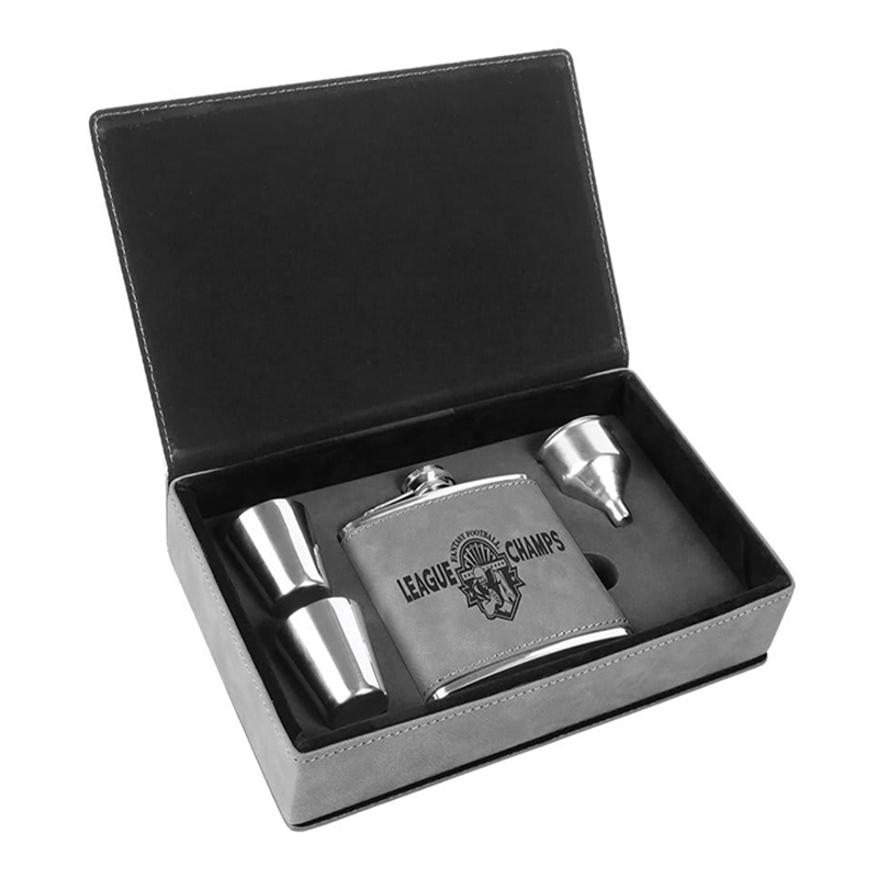 Set di fiaschette in similpelle