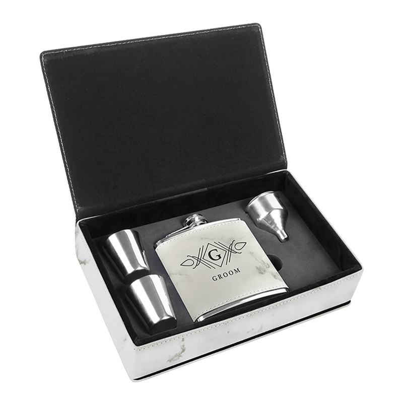 Set di fiaschette in similpelle