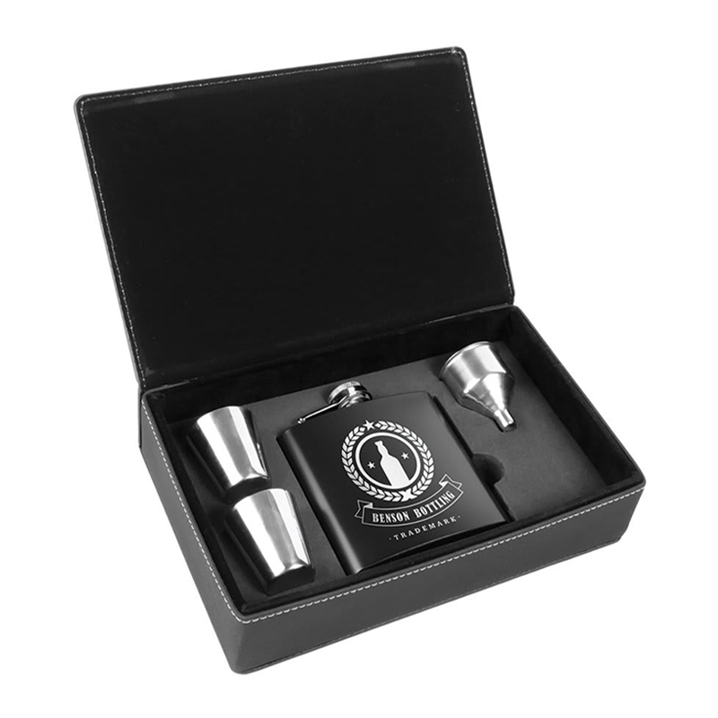 Set di fiaschette in similpelle