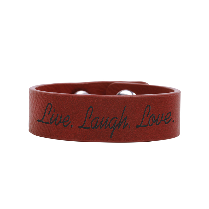 Bracciale in similpelle laserabile da 9 1/2 'x 1'. Bracciale in similpelle laserabile da 9 1/2 'x 1'.