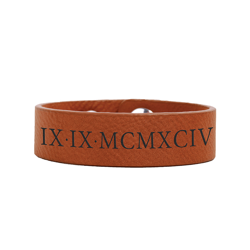 Bracciale in similpelle laserabile da 9 1/2 'x 1'. Bracciale in similpelle laserabile da 9 1/2 'x 1'.