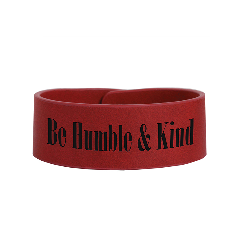 Bracciale in similpelle laserabile da 9 1/2 'x 1'. Bracciale in similpelle laserabile da 9 1/2 'x 1'.