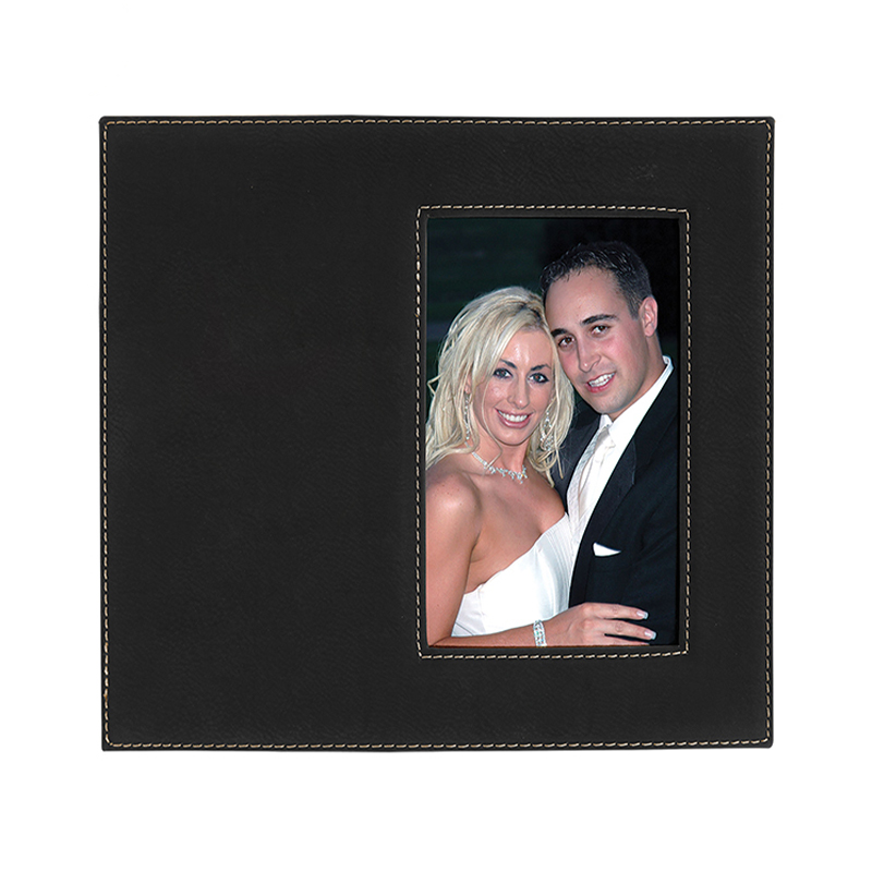 Cornice per foto in similpelle 4' x 6' con area di incisione 4 1/4' x 7 7/8'