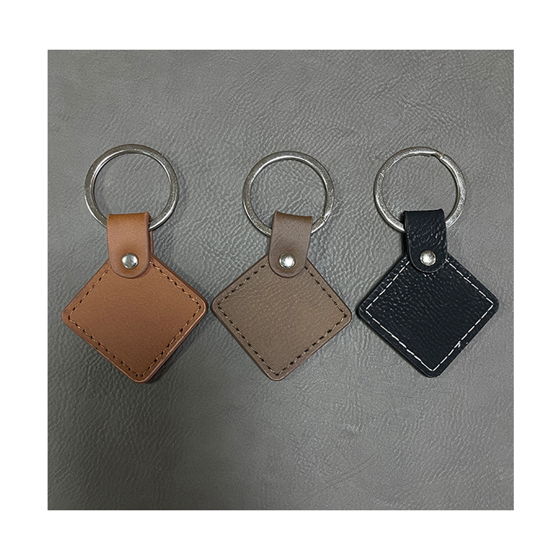 Portachiavi quadrati in similpelle laserabili con bordo oliato